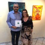 Entrega de troféu para representante da Tora.